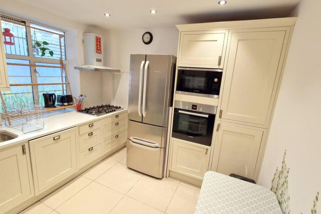 Modern 3-Bed House In Surrey Quays Villa London Eksteriør billede